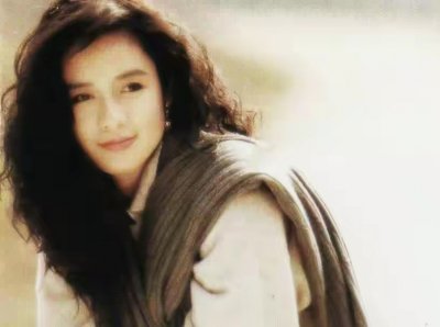 吕秀菱,号称林青霞接班人,32岁退圈,嫁给华纳高层,至今无子女