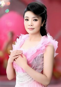 歌唱家李丹阳:没有结婚却有个女儿,女儿身份引热议