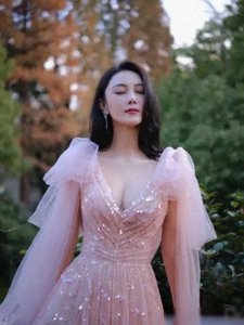 张馨予粉嫩写真:性感美丽,让你迷上不放手!